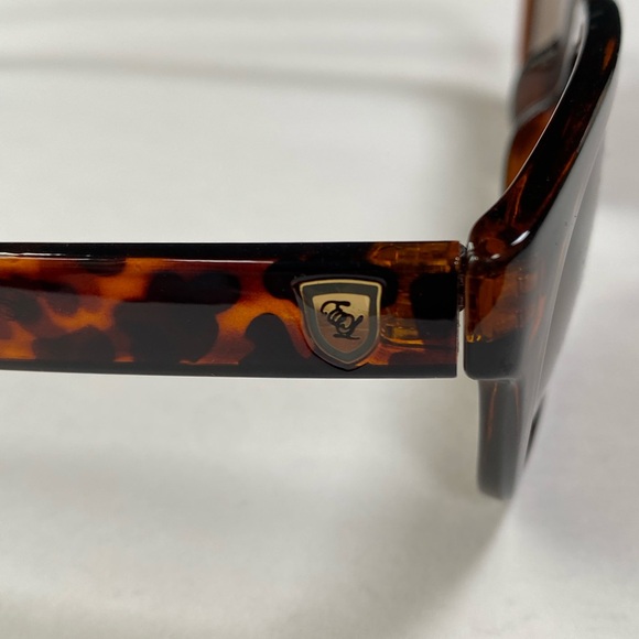 English Laundry Tortoise Shell Sunglasses - Picture 7 of 7
